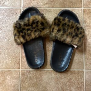 BRAND NEW GIRLS SANDALS! Color : Leopard!